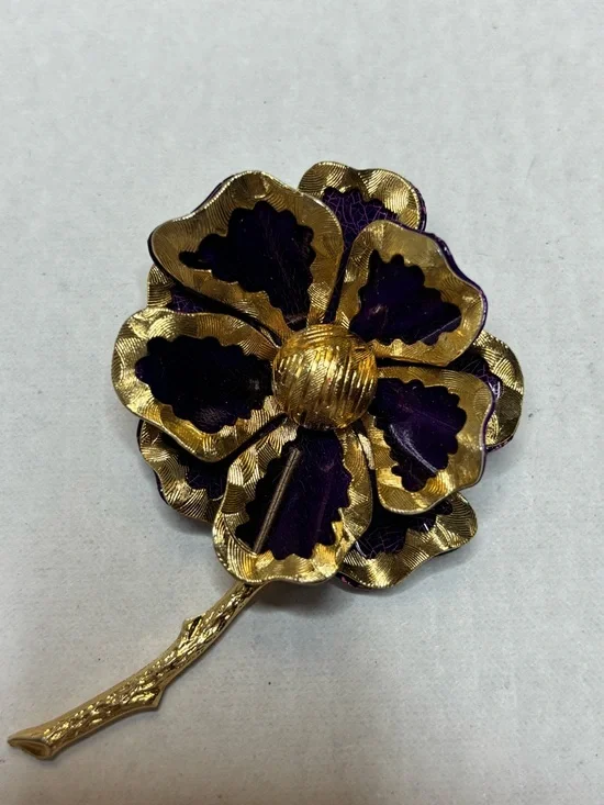 Goldtone Vintage 3” Purple Enamel Broach - Picture 3 of 8